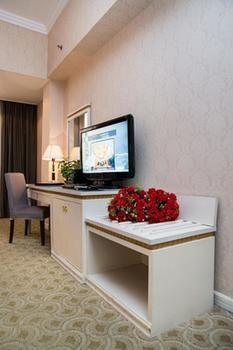 New Plum Garden Seasons Hotel - Shenzhen Zhucun  Exteriör bild